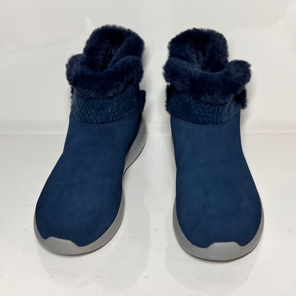 Skechers On-the-GO City Winter Gleam Water Repellent Suede Boots - Picture 3 of 7